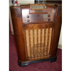 VINTAGE PHILCO STANDUP RADIO 40T X 28W X 18D