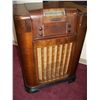 Image 3 : VINTAGE PHILCO STANDUP RADIO 40T X 28W X 18D