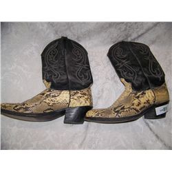 PAIR OF SIZE 11 COWBOY BOOTS