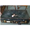 Image 2 : Large suitcase steamer and two empty violin cases