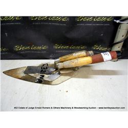 LOT: TROWELS, 4X THE MONEY