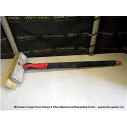 SHUR-LINE HANDLE WITH BRUSH