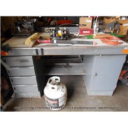 METAL WORK BENCH