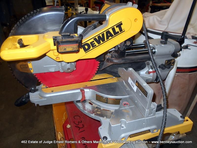DEWALT DW718 12" DOUBLE BEVEL SLIDING COMPOUND MITER SAW W/ DW723 MITER