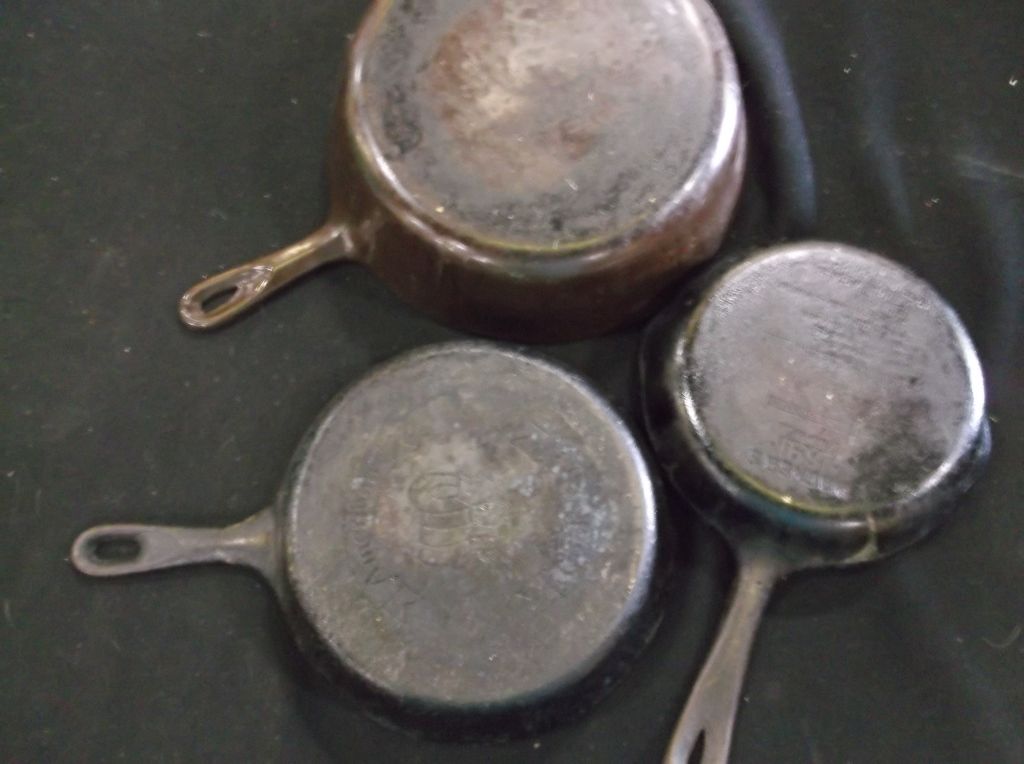 3 Cast Iron Skillet 1marked Wagner original 1891 9.5", 1 marked American cooking 11" x 3" 1 unma