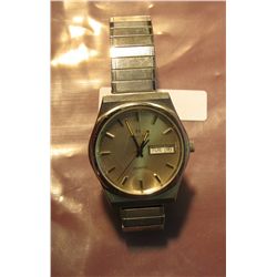 812. Vintage Hamilton Quartz watch with day & date function, runs & keeps time. Old School!