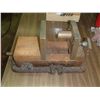 Image 2 : Mill Vise - Rusted & locked up