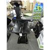 Image 1 : Golf Club Gripping Table