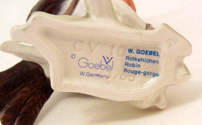 VINTAGE GOEBEL ROBIN FIGURINE W/ ORIG. BOX