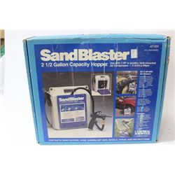 SANDBLASTER 2 1/2 GALLON CAPACITY HOPPER