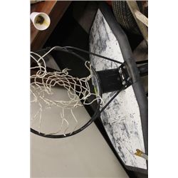 BASKETBALL BACKBOARD / HOOP