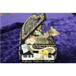 PIANO W/ CHERUB MUSIC BOX