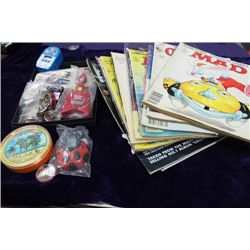 BAG OF COLLECTIBLE MAD MAGAZINES/PINS/CARDS ETC