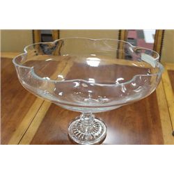 DECORATIVE FOOTED GLASS BOWL