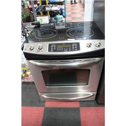 BLACK AND STAINLESS SLIDE IN CERAMIC TOP STOVE