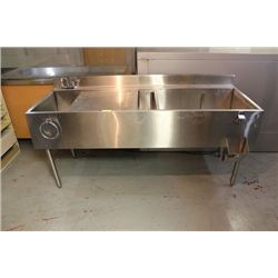 STAINLESS STEEL SINK