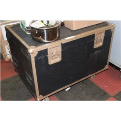 TRADE PERSON'S HEAVY DUTY JOB BOX WITH CASTORS