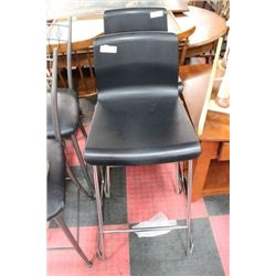 #12 SHOWHOME PAIR OF PLASTIC AND CHROME BAR