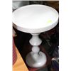 Image 1 : #15 SHOWHOME WHITE END TABLE