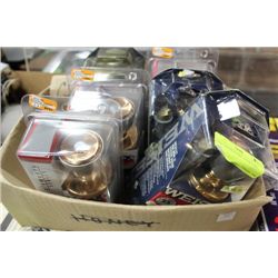 SIX(6) DOOR KNOBS / LOCKS SET