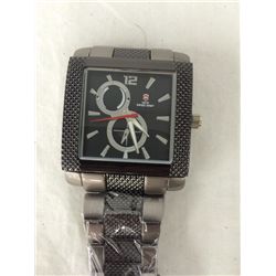 New Swiss Army Gents Watch With Metal Band