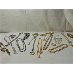 BOX LOT LADIES NECKLACES