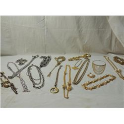 BOX LOT LADIES NECKLACES