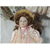 Image 2 : LOT 3 PORCELAIN DOLLS