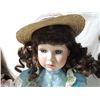 Image 3 : LOT 3 PORCELAIN DOLLS