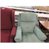 Image 2 : GREEN HIGH BACK RECLINGING CHAIR