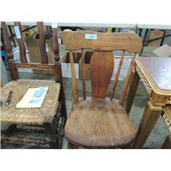 SMALL WOODEN CHAIR