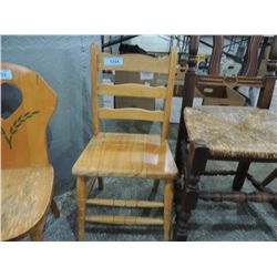 SMALL CHILDRENS WOODEN CHAIR