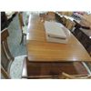 Image 3 : DINNING TABLE WITH 6 CHAIRS