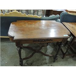 1840's HOLLAND WALNUT SIDE TABLE