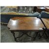 Image 3 : 1840's HOLLAND WALNUT SIDE TABLE