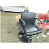 Image 2 : VINTAGE BLACK SALON CHAIR