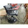 Image 3 : VINTAGE BLACK SALON CHAIR