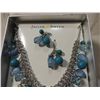 Image 2 : JACLYN SMITH BLUE TEAL BEADED NECKLACE & EARRINGS