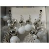 Image 2 : JACLYN SMITH WHITE & SILVERTONE BEADED NECKLACE ST