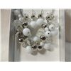 Image 3 : JACLYN SMITH WHITE & SILVERTONE BEADED NECKLACE ST