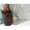 Image 2 : LOT 4 VINTAGE BOTTLES & MASON JARS