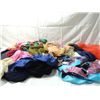 Image 1 : LOT 22 ASSORTED SCARVES