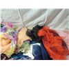 Image 4 : LOT 22 ASSORTED SCARVES