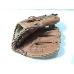 WILSON YOUTH BASEBALL GLOVE