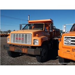 1993 GMC TOPKICK C7H042 DUMP TRUCK ~ 181,3875 MILE VIN: 1GDM7H1J0PJ501537, 5 CUBIC YARD DUMP TRUCK, 
