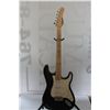 Image 1 : Lot 91 Behringer Guitar