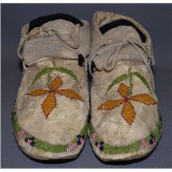 PLAINS INDIAN MOCCASINS