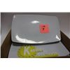 Image 1 : BOX OF PLASTIC RECTANGULAR PLATES