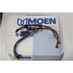 MOEN 7840 CHROME KITCHEN FAUCET W/ SPRAY