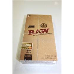 BOX WITH 24 PACKS OF RAW CLASSIC 1 1/4" ROLLING